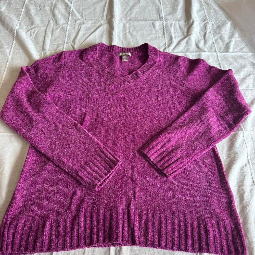 White Stag purple acrylic & polyester sweater in a L